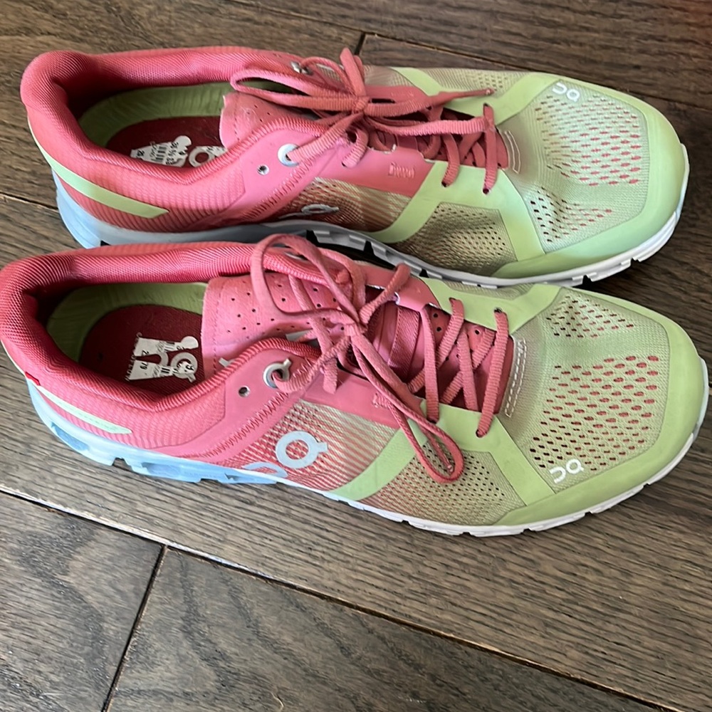 Tennis shoes 7.5 worn twice